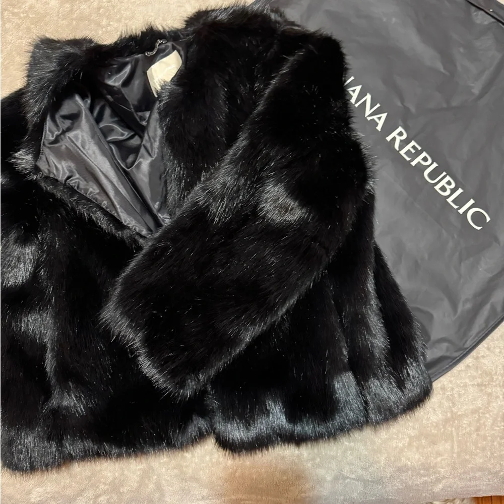 Banana Republic Black Faux Elegant Fur. - Picture 4 of 5